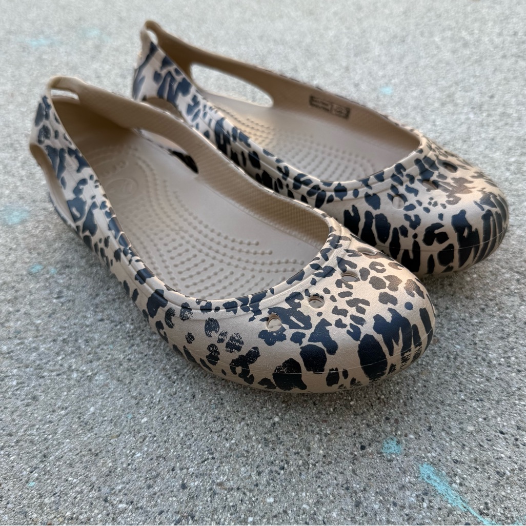 Crocs Leopard Print Kadee Ballet Flats Size 6 Preloved Slip On Career Office